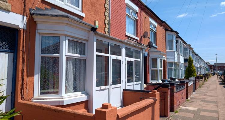terraced houses bay windows