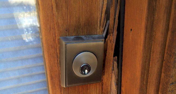 closeup of a damage locking system
